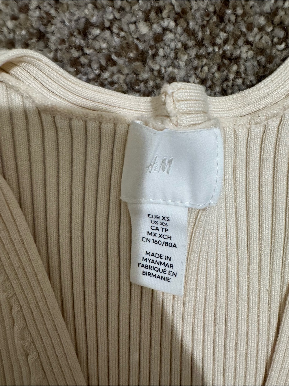 H&M Cream Ribbed V-Neck Sleeveless Top with Button Detail - Picture 2 of 2
